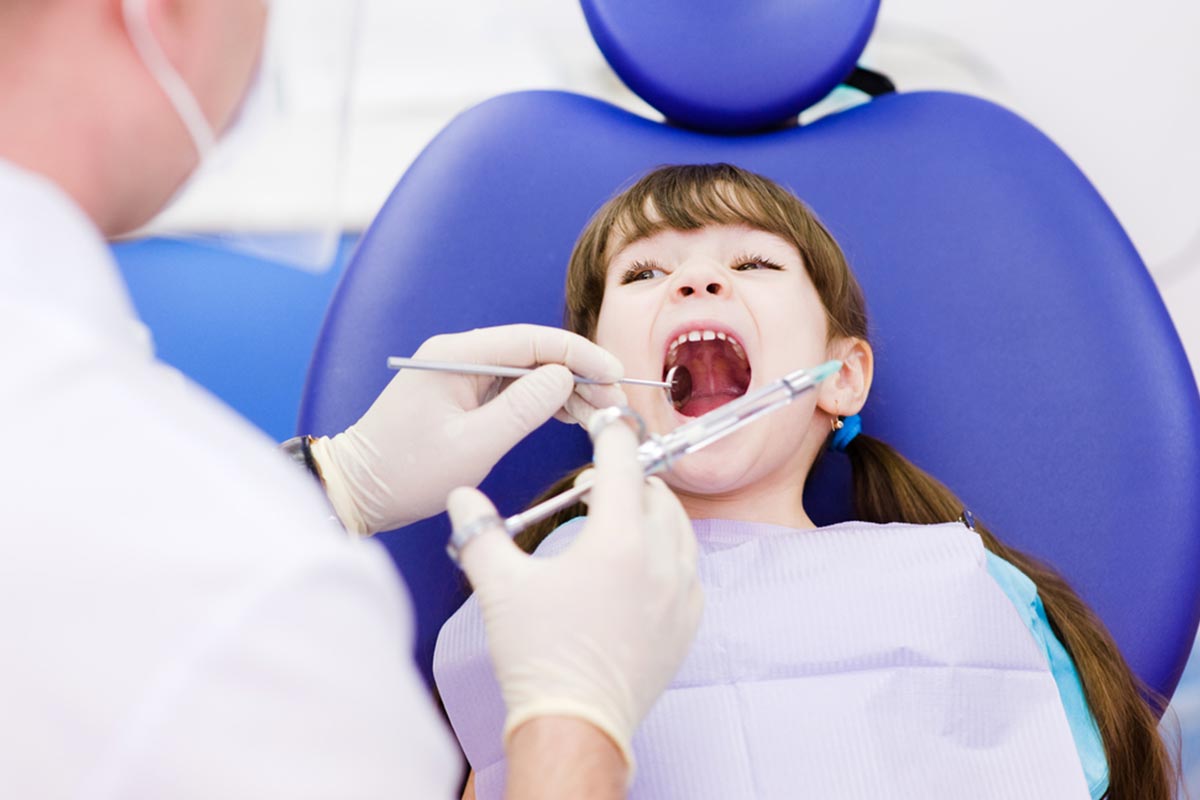 Première visite chez le dentiste pour un enfant à Casablanca